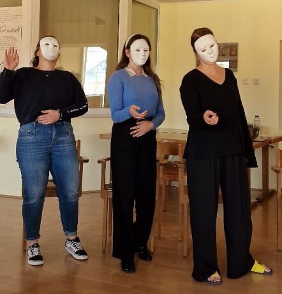 Spiel mit Masken: Nonverbale Kommunikation