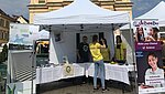 Das Bild zeigt einen Stand der PH Ludwigsburg auf dem Ludwigsburger Marktplatz vor der Kirche.