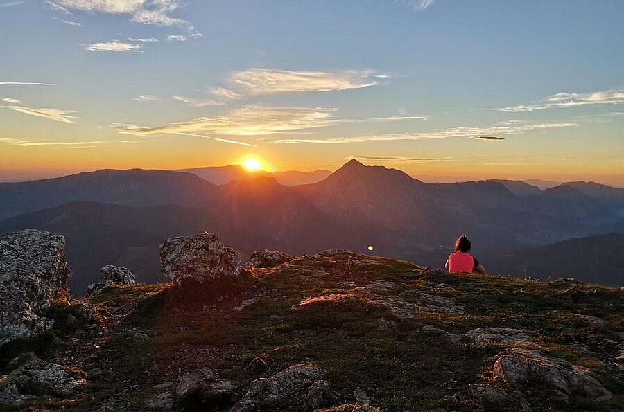 Berg und Sonnenaufgang