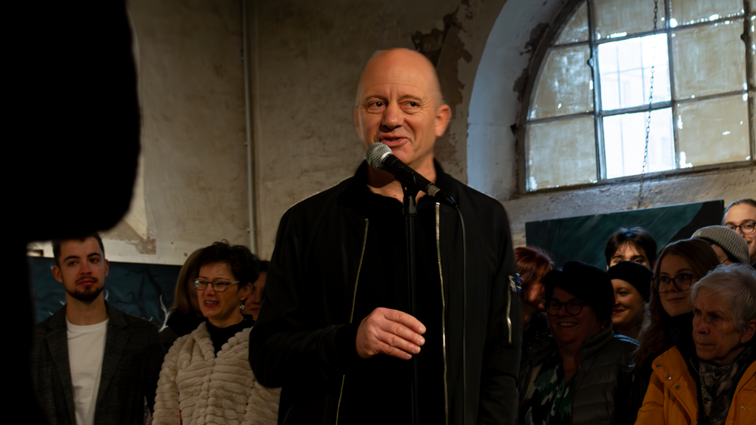 Ausstellungsansicht bei der Vernissage