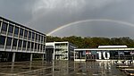 Gebäude 1, 1A und Mensa der PHL unter Regenbogen