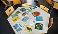 Auf einem Tisch liegende Kinderbücher im Rahmen des Lernfestivals der PH Ludwigsburg