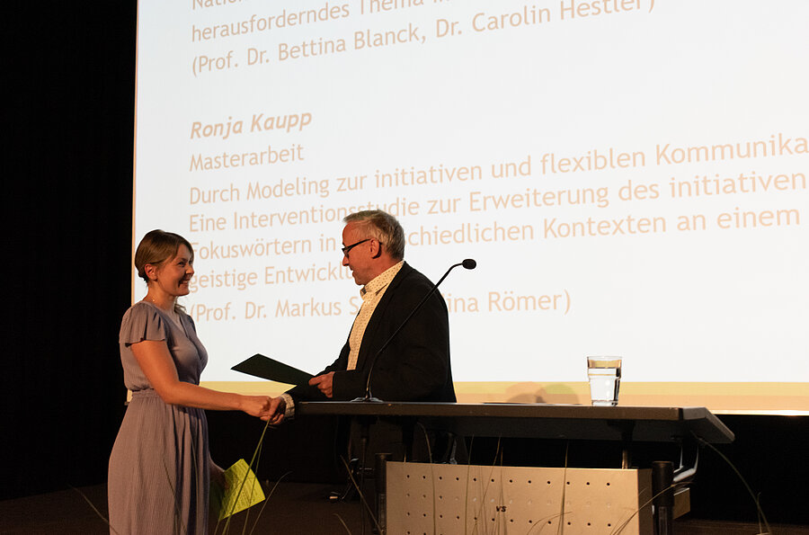 Auszeichnungsüberreichung an Ronja Kaupp