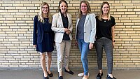 Man sieht die 4 Teammitglieder aus dem Forschungsprojekt AGICA. Zu sehen ist Jana Otto, Susan Harris-Huemmert, Julia Rathke, Claudia Iffland.