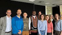 Titelbild f&uuml;r die Brown Bag Session im Mai 2025: Gruppenbild mit allen Teilnehmenden und Beteiligten.