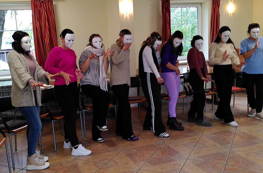 Gefühle zeigen (mit Masken)