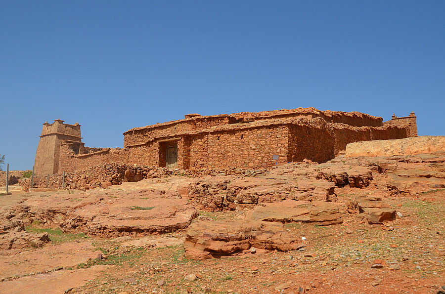 Im Antiatalas: Das Dorf Issoka mit Agadir (Getreidespeicher)