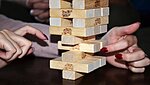 wackeliger Jenga Turm