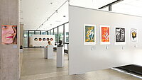 Blick in die Ausstellung in der Studiengalerie mit Werken der Studierenden