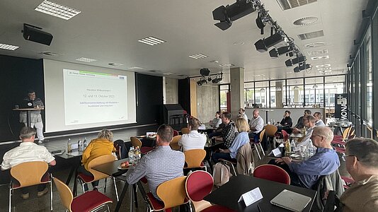 Mitglieder des Forums Theatercontroling bei einer Vor-Ort-Veranstaltung 2024