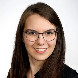 Dr. Anna Beyer