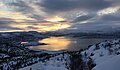 Lanschaft mit Schnee und See in Norwegen