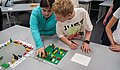Kinder beschäftigen sich mit Legosteinen im Rahmen eines Vormittagsworkshop des Lernfestivals