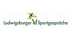 Mensch springt über PH-Logo