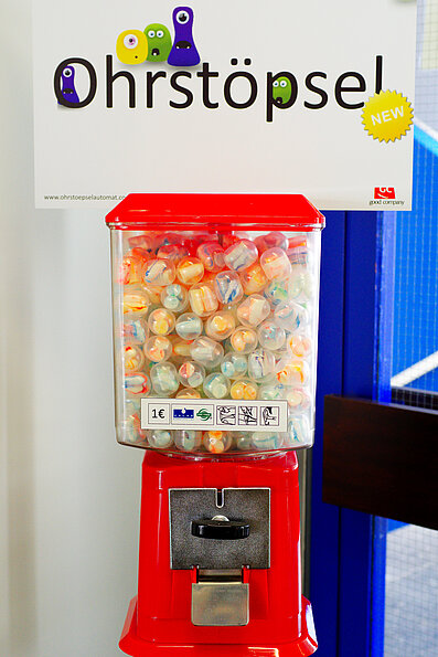 Automat mit Ohrstöpseln, die man kaufen kann