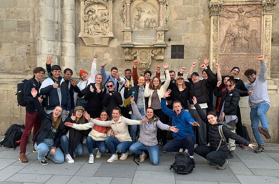 Exkursionsgruppe vor dem Stephansdom.