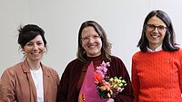 Prof. Dr. Yvonne Pröbstle, Dr. Natascha Häutle und Prof. Dr. Andrea Hausmann beim Dienstantritt von Natascha Häutle als Akademische Rätin.