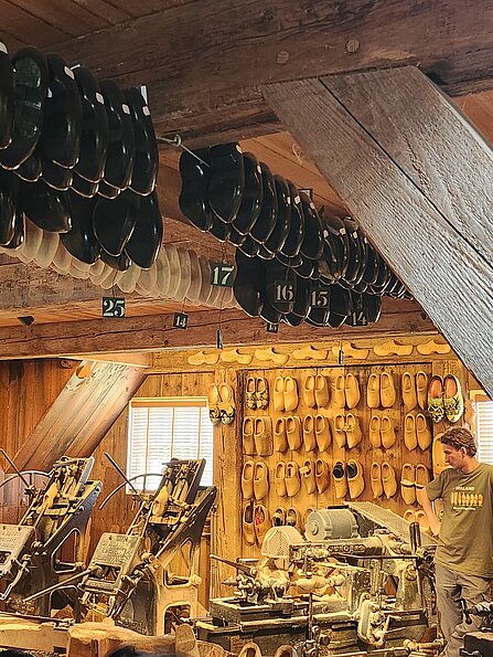 Lea Frank mit dem Bild "typical Dutch clogs" (Marnix, Niederlande)