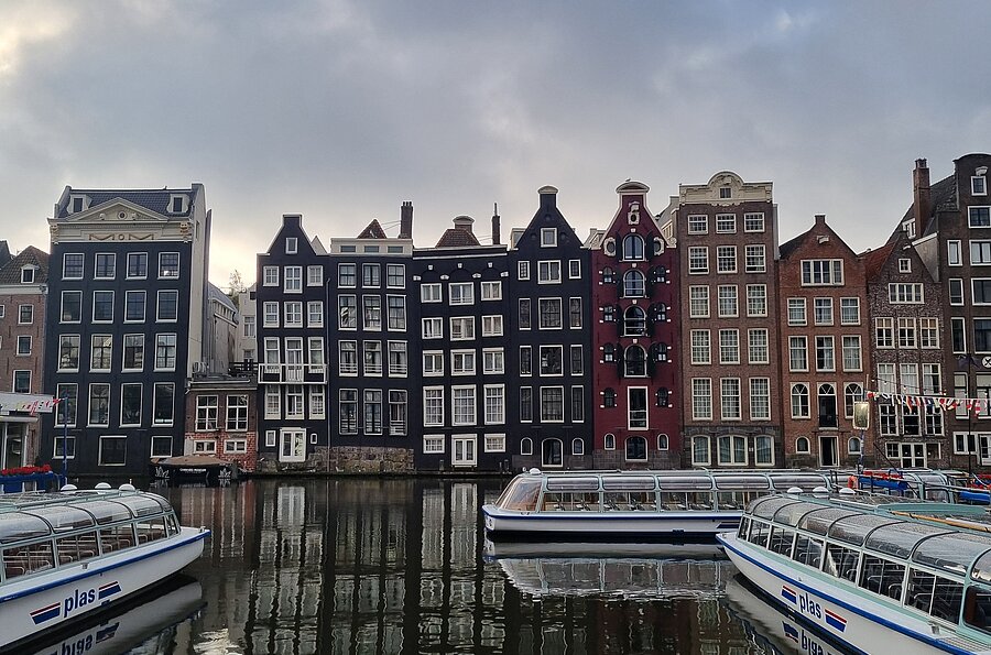 Sophie Eichler mit dem Bild "Amsterdam: Häuserfront" (HAN, Niederlande)