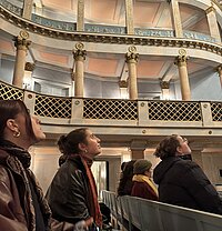 Studierende im Theater des Residenzschlosses Ludwigsburg