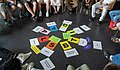 Im Stuhlkreis sitzende Studierende bei einer Veranstaltung im Rahmen des Lernfestivals der PH Ludwigsburg