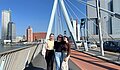 Alexandra M&uuml;ller mit dem Bild "M&auml;delstrip Rotterdam Erasmusbr&uuml;cke mit Susanne aus Finnland und Nicoletta aus Italien" (VIVES, Belgien)
