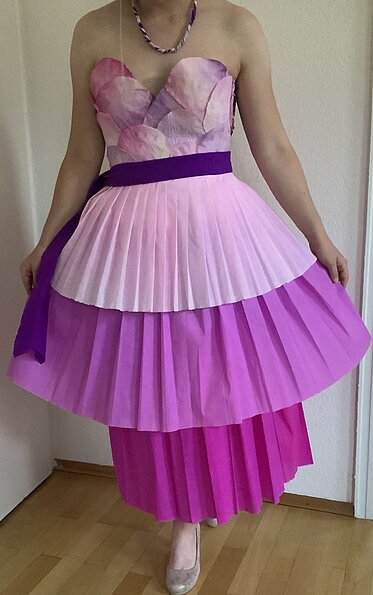 Papierkleid von Maren Schuster