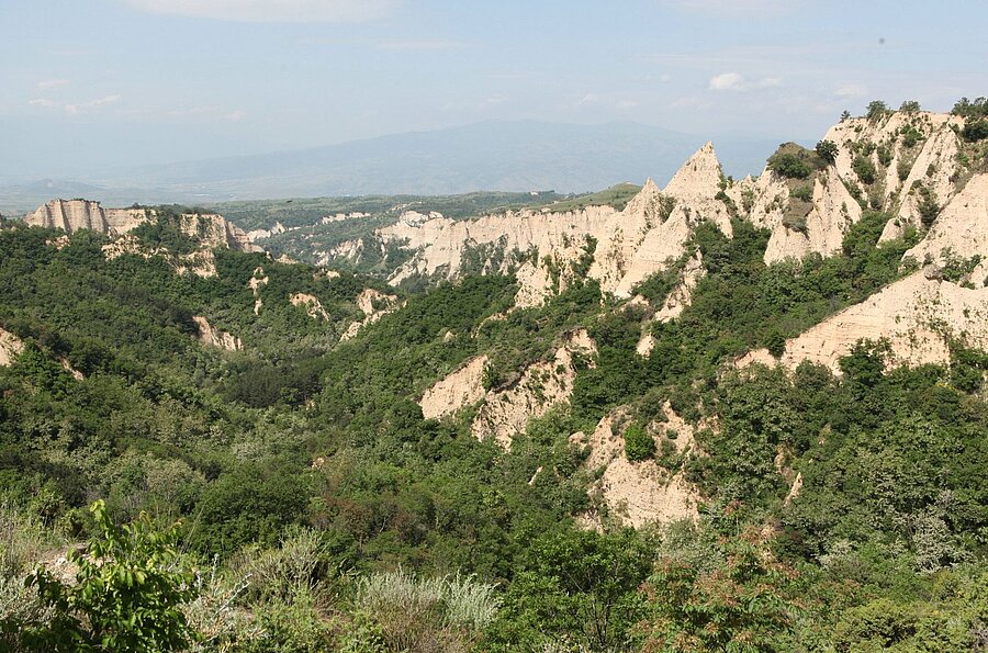 weiße Gesteinshügel 