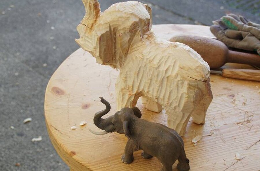 Elefant aus Holz