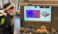 Man erkennt ein Kind mit einer VR-Brille