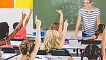 Bild Kinder, die sich im Unterricht melden