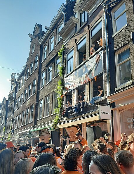 Maren Gienger mit dem Bild "Kingsday" (Marnix, Niederlande) 