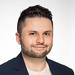 Quadratisches Portr&auml;tfoto von Enis Zuferi