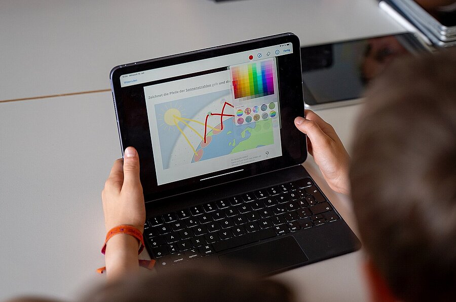 Schüler mit iPad